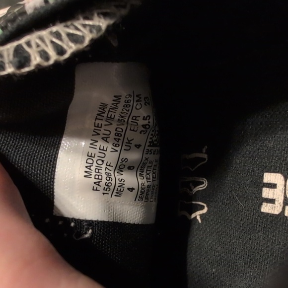 Patterned Converse shoes, size 6 - Picture 4 of 4